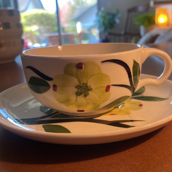 Coffee cups and saucers - Picture 2 of 3